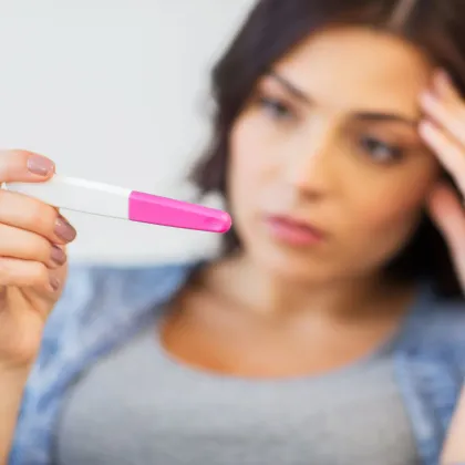 Těhotná po večírku: Žena pátrá po otci svého dítěte na internetu